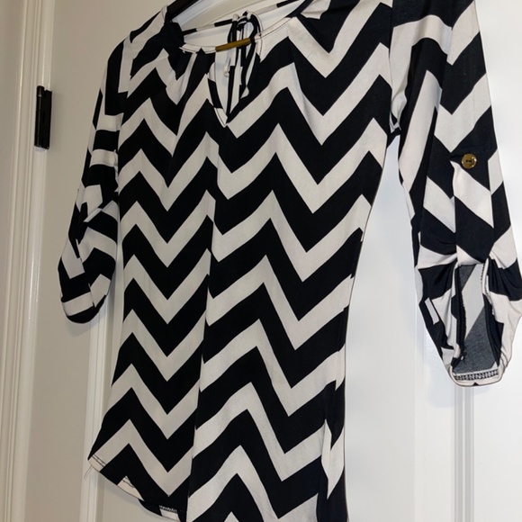 Black and white blouse - Picture 3 of 5